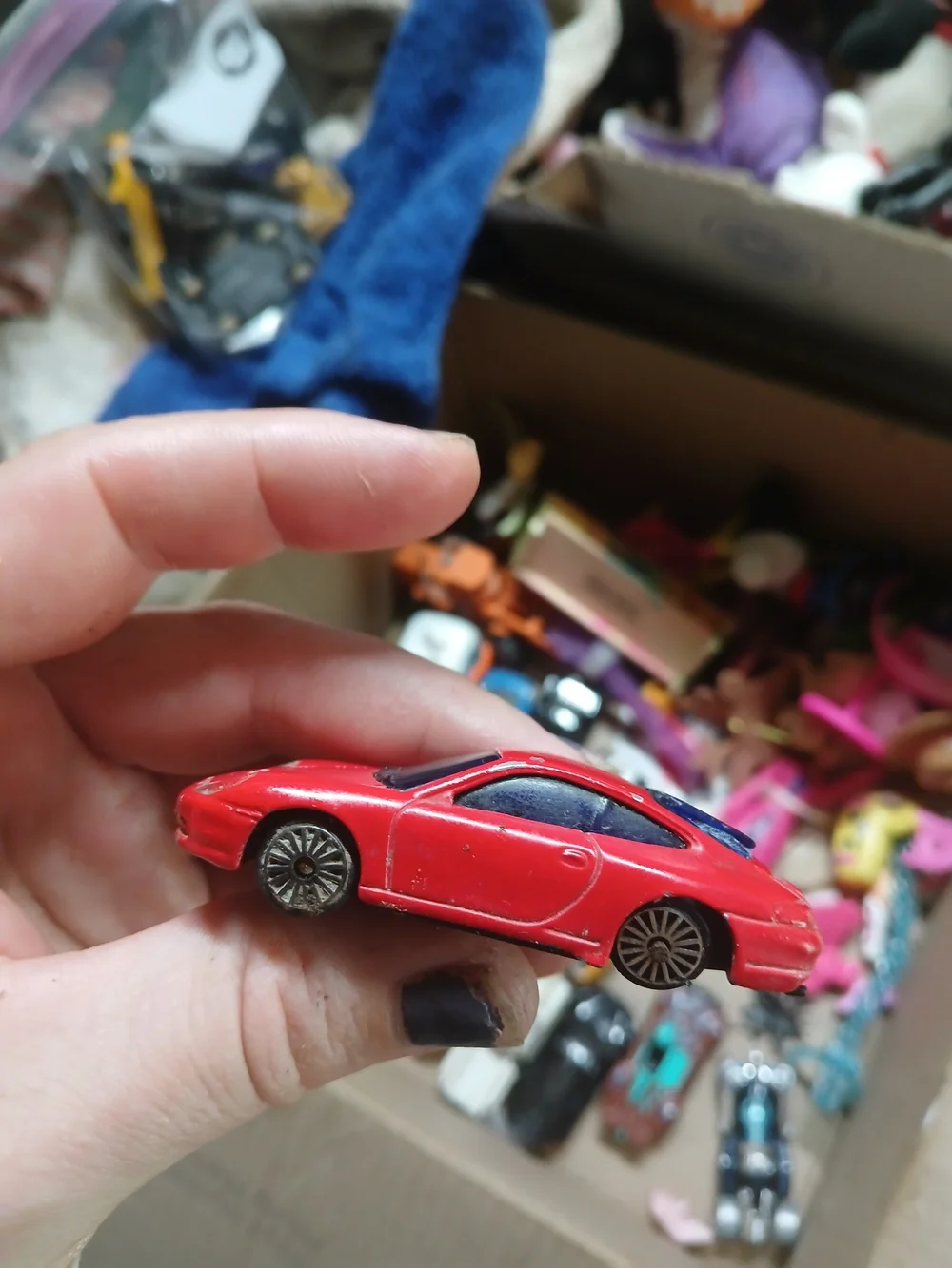 1:64 scale Motor Max Porsche 911 (996/997) Maisto die-cast toy car,